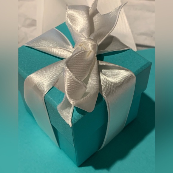 Tiffany & Co. legendary blue Gift Box, brand new, great for decoration - Picture 1 of 14